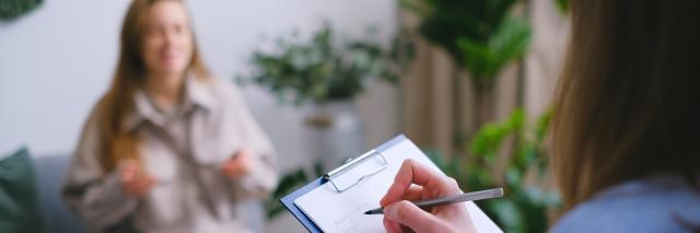 maatschappelijk werker in gesprek